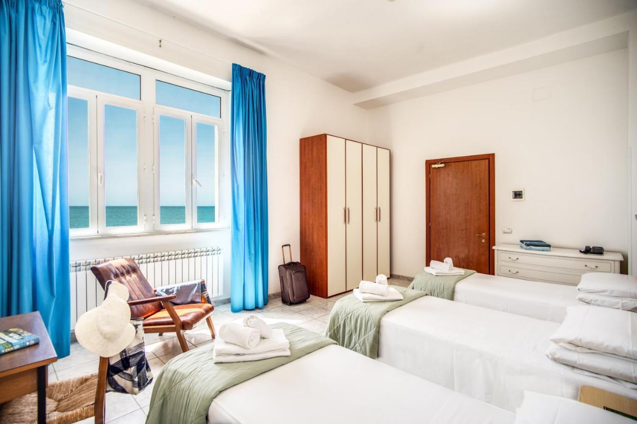 Camera Tripla Standard con Vista Mare
